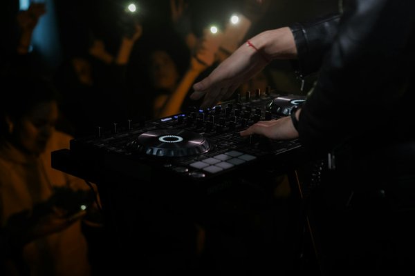 Quels sont les coûts à prévoir pour un service traiteur événementiel ?